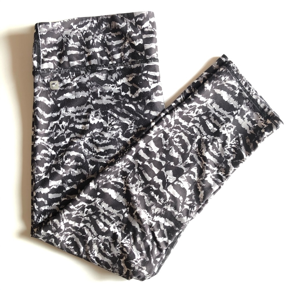 Fabletics Cropped Leggings ~ Size Medium